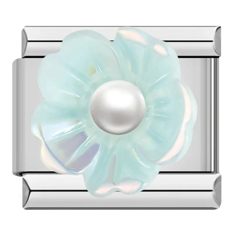 Turquoise Flower and its Pearl in 3D